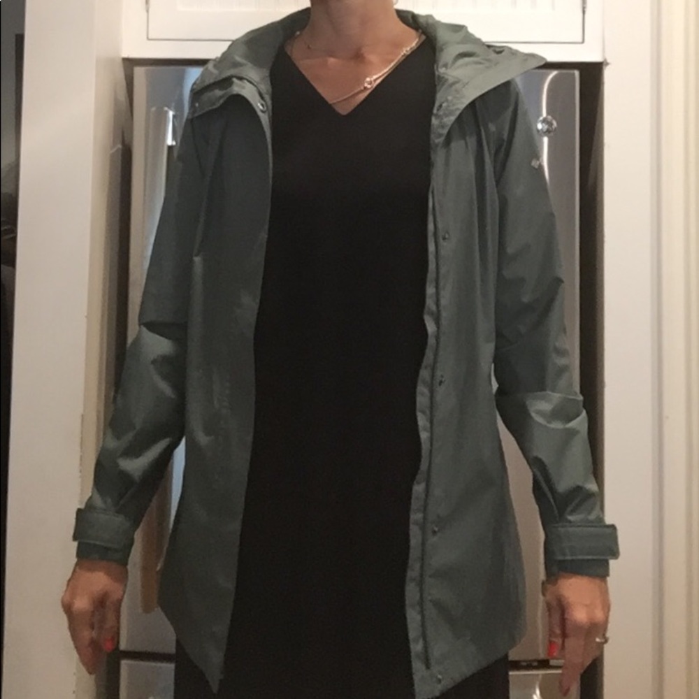 Columbia lightweight rain jacket w hood sz S